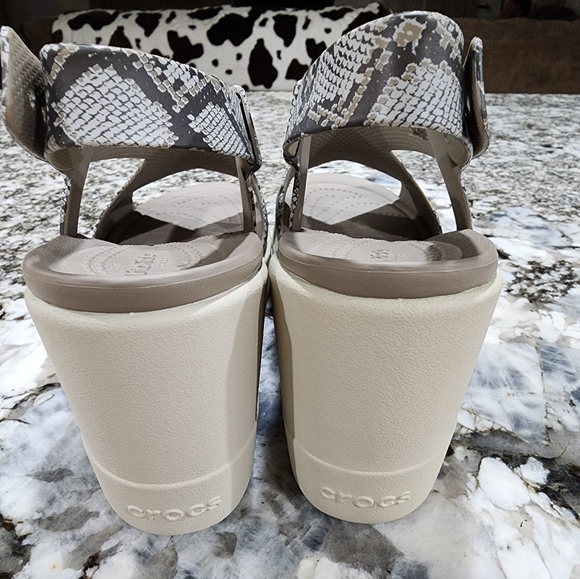 NWOT Brooklyn High Wedge Literide Adjustable Sandle Snake Print W7 Comfort - Picture 7 of 13